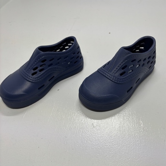 OSHKOSH B'GOSH Unisex-Child Raye slip ons size 6 - Picture 1 of 7